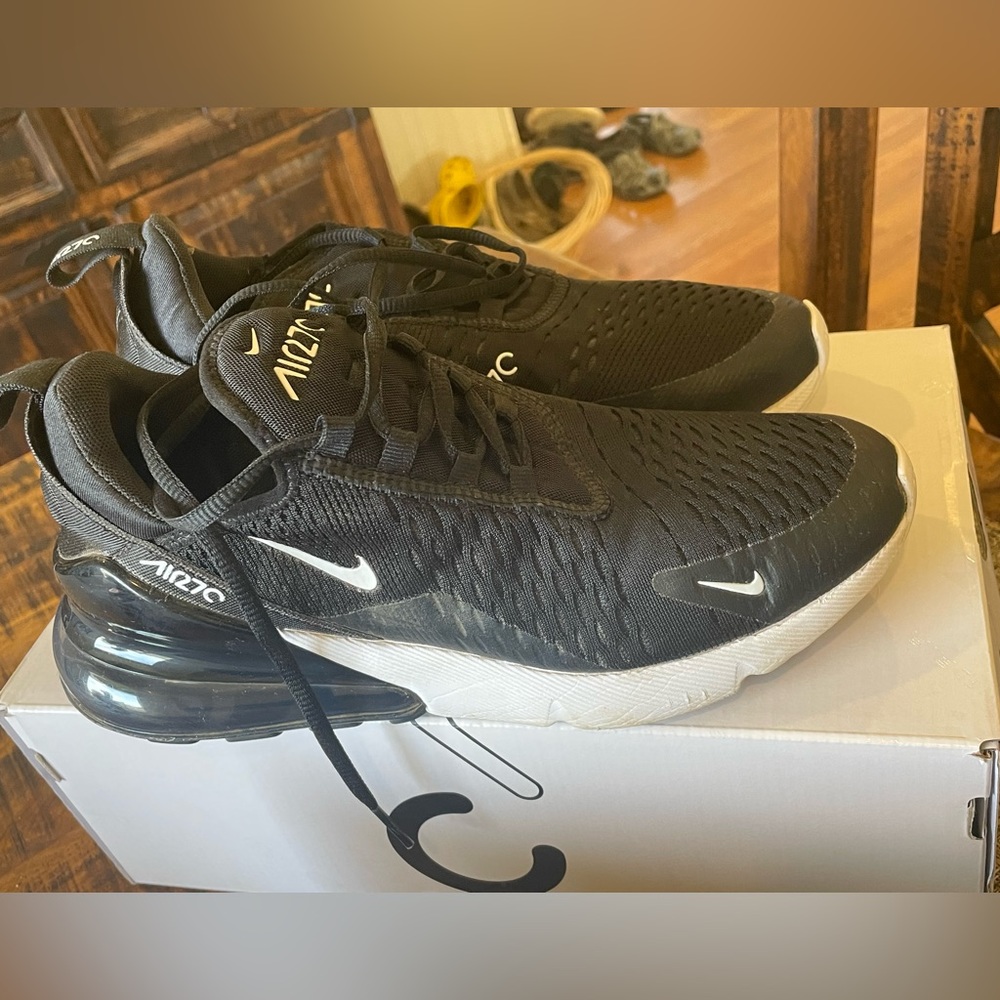 Women's Nike Air Max 270 Size 8.5